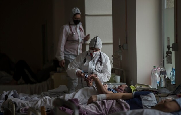 В Украине в течение воскресенья обнаружили более тысячи ковид-случаев 