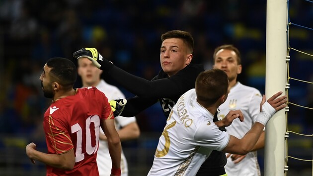 Голкипер сборной Украины извинился перед болельщиками за свою ошибку в матче с Бахрейном