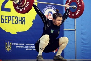 Украинская тяжелоатлетка Конотоп выиграла юниорский ЧМ с мировым рекордом