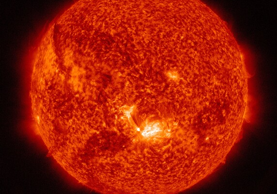 Ученые зарегистрировали 17 вспышек на Солнце за два дня