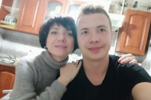 Мати Протасевича переконана, що його сину загрожує смерть