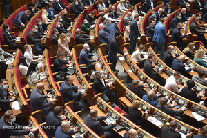Новые законопроекты еженедельно: кто из народных депутатов регистрирует больше всего документов 