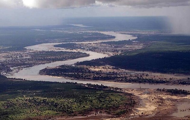 В реке Нигер затонул перегруженный катер, перевозивший около 160 человек