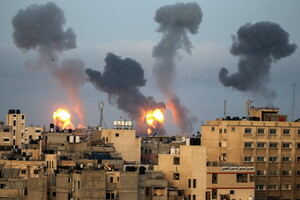 Удары Израиля по сектору Газа могут расцениваться как “военные преступления” – главный правозащитник ООН