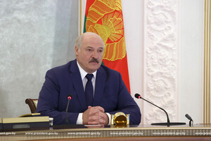 Самі лише санкції не зупинять режим Лукашенка — The Guardian