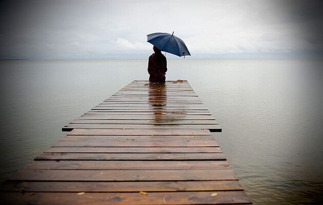 Справитися з самотністю може допомогти шум