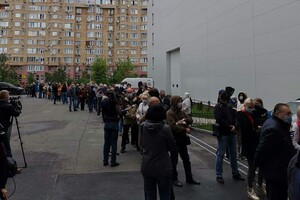 В Киеве на территории МВЦ и на стадионе Львова заработали центры вакцинации от коронавируса