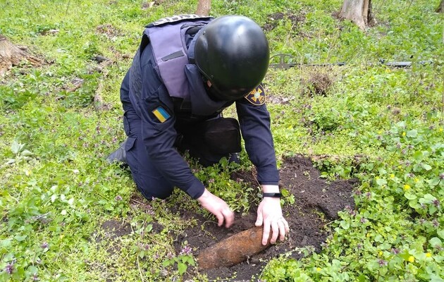 Украинские саперы обезвредили более 750 снарядов и мин в зоне ООС за неделю