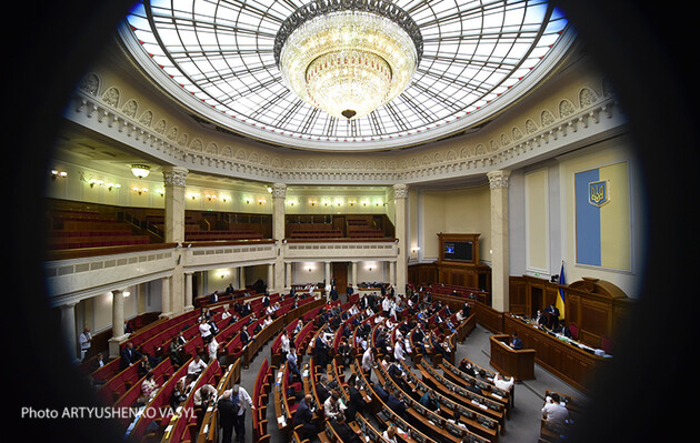 Рада одобрила предложения Зеленского к закону о защите обличителей коррупции 