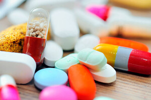Рада планирует запретить продажу лекарств детям до 14 лет 