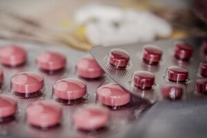 В Украине хотят штрафовать за продажу лекарств детям до 14 лет 