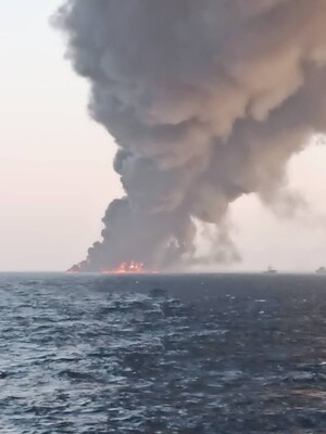 В Оманській затоці після масштабної пожежі затонуло найбільше судно ВМС Ірану 