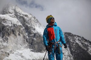 Слепой китаец покорил Эверест