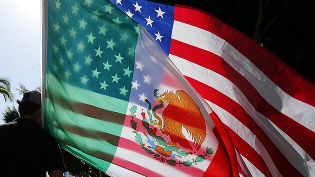 Прикордонна служба США почала використовувати додаток для збору даних про прохачів притулку з Мексики до їх в'їзду 