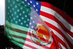 Прикордонна служба США почала використовувати додаток для збору даних про прохачів притулку з Мексики до їх в'їзду 