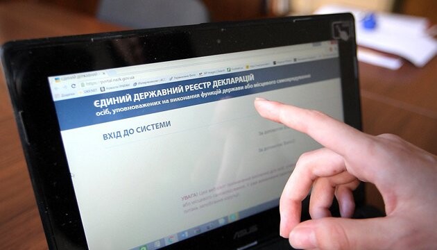 НАПК выявило недостоверную информацию в декларации главы МинАПК Лещенко