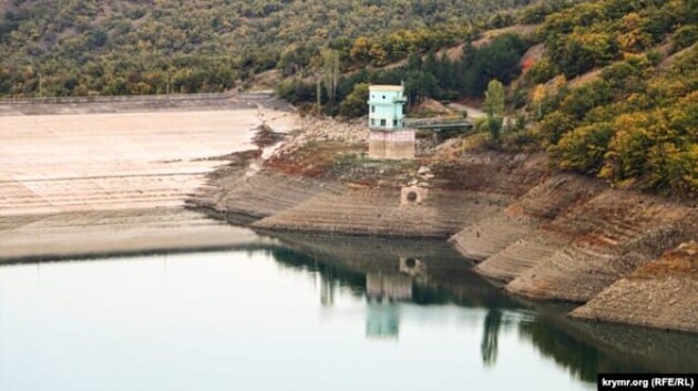 Водный кризис в Крыму: оккупанты приобщают людей к расчистке рек 
