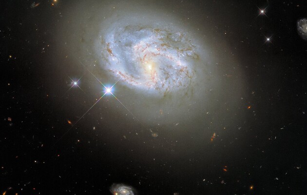 «Хаббл» сделал снимок галактики в окружении «друзей»