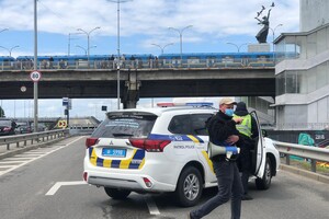 В Киеве снова «заминировали» мост Метро, движение транспорта остановлено 