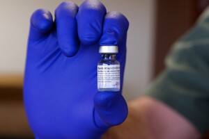 Белый дом подтвердил закупку полумиллиарда доз вакцины против COVID-19 для бедных стран