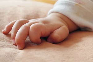 Новорожденного, которого оставили в «окне жизни» львовской детской больницы, готовы усыновить 18 пар
