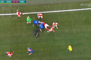 Датский футболист Эриксен потерял сознание во время матча Евро-2020
