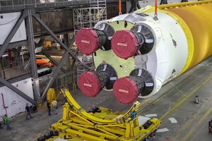 NASA показала першу гігантську ракету для польоту на Місяць — SLS