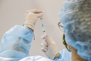 В Україні вакцинацію від коронавірусу завершили майже 239 тисяч осіб 