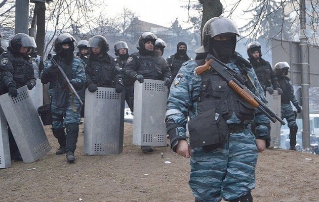Двух экс-беркутовцев приговорили к трем годам тюрьмы за разгон Евромайдана