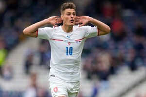 Евро-2020: футболист сборной Чехии забил гол с центра поля