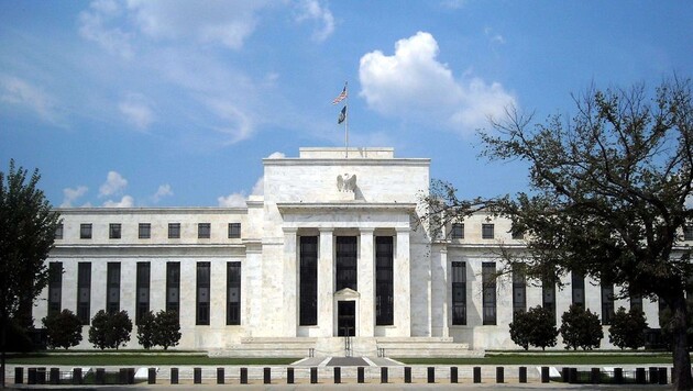 ФРС США оставила процентную ставку без изменений, но пообещала повышение