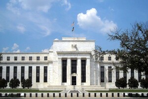 ФРС США залишила процентну ставку без змін, але пообіцяла підвищення 