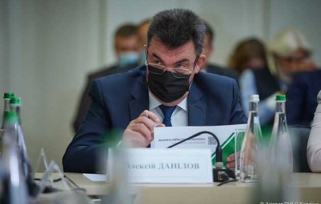 Данилов раскритиковал Минские соглашения, а ситуацию в ОРДЛО сравнил с концлагерем 