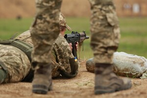 Стрельбы и тактическая медицина: британские инструкторы провели занятия с бойцами ВСУ по программе ORBITAL