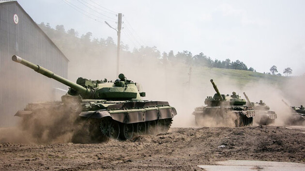Боевики нарушили линии отвода вооружений в Донбассе и разместили танки 