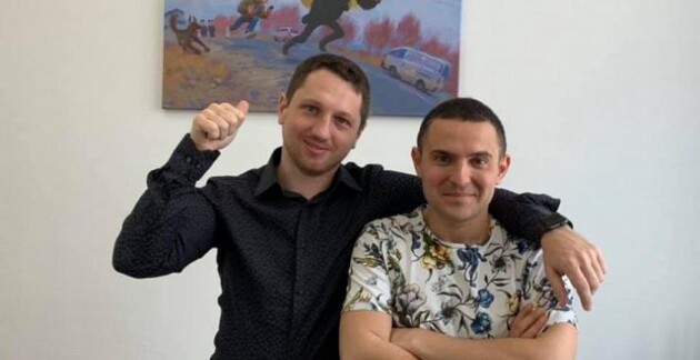 Дмитро Ніконов оформив травматичний пістолет як журналіст загадкового видання