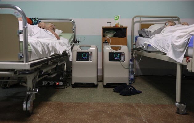Пандемия в Украине идет на спад: за сутки обнаружили чуть больше 300 новых больных ковидом