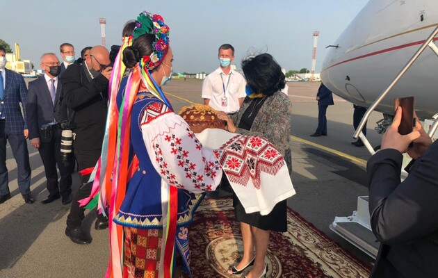 Саломе Зурабишвили проведет переговоры с Владимиром Зеленским