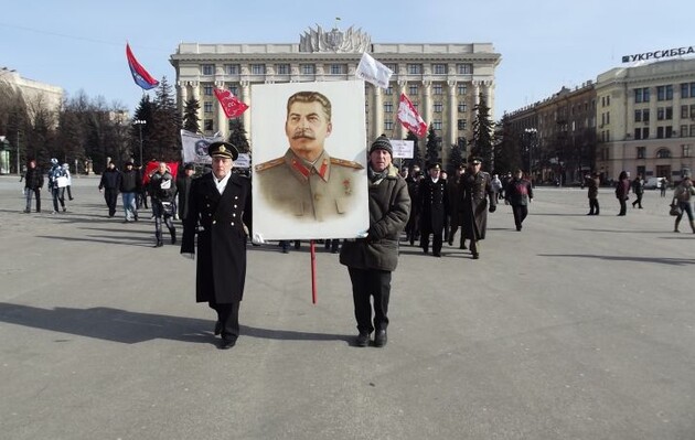 Украинцы более негативно относятся к Сталину, чем россияне – опрос 