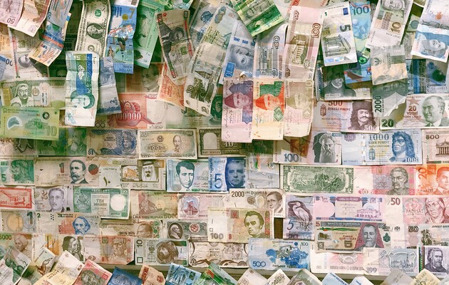Курс валют НБУ - Гривня укрепилась к доллару 