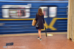 У метро Києва тимчасово призупинили можливість розрахуватися карткою або телефоном 
