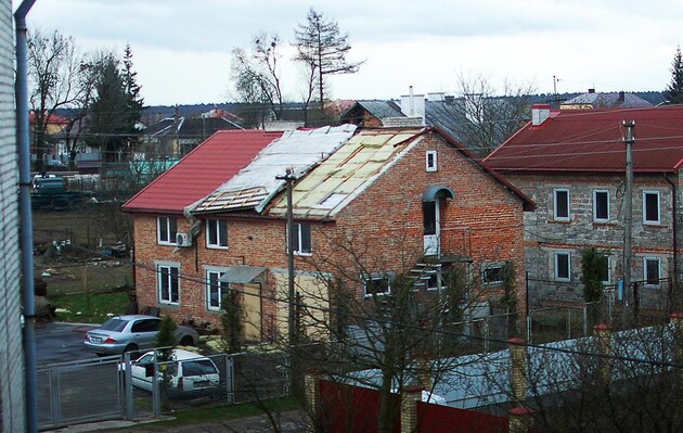 В Ровенской области ветер валит деревья, во Львове объявлена чрезвычайная ситуация местного значения