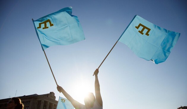 В Украине отмечают День крымскотатарского флага: программа мероприятий, поздравление президента