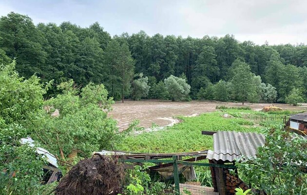 В Киевской области из-за непогоды прорвало дамбы