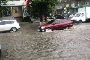 Штормове попередження в Україні: очікуються сильні зливи, град та шквали