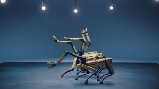 Роботы станцевали под песню группы BTS