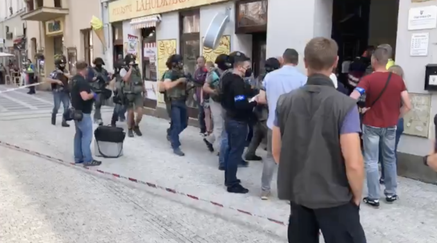 В центре Праги неизвестный устроил стрельбу, есть раненый