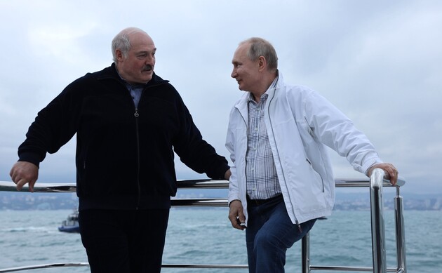 Путин созвонился с Лукашенко: говорили о санкциях, авиасообщении и безопасности