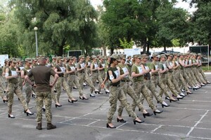 Женщины-военные на параде будут маршировать на каблуках: в Раде требуют от Минобороны провести служебное расследование 