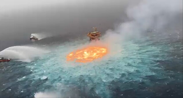 У Мексиканській затоці горить морський трубопровід (відео) 